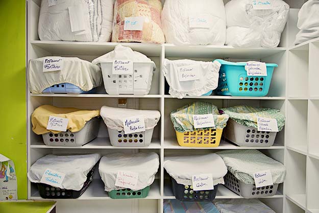 Stockage linge propre en panière