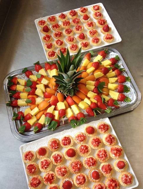 Brochettes et tartelette de fruits de saison